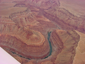 Sobrevoando o sinuoso Grand Canyon. Foto Gérard Moss
