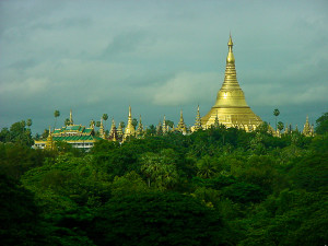 O belíssimo stupa de Shwedagon, em Rangoon, Birmânia.