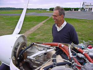 René Fournier, inventor do motoplanador e projetista do Ximango. Amboise, França