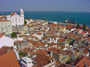 O belo colorido da parte antiga de Lisboa. Foto Gérard Moss